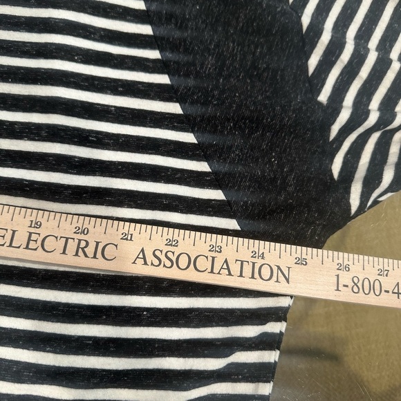 Umgee NWT Striped Black White Unconventional Lace Hem Top Boho Casual Sz L - Picture 3 of 8